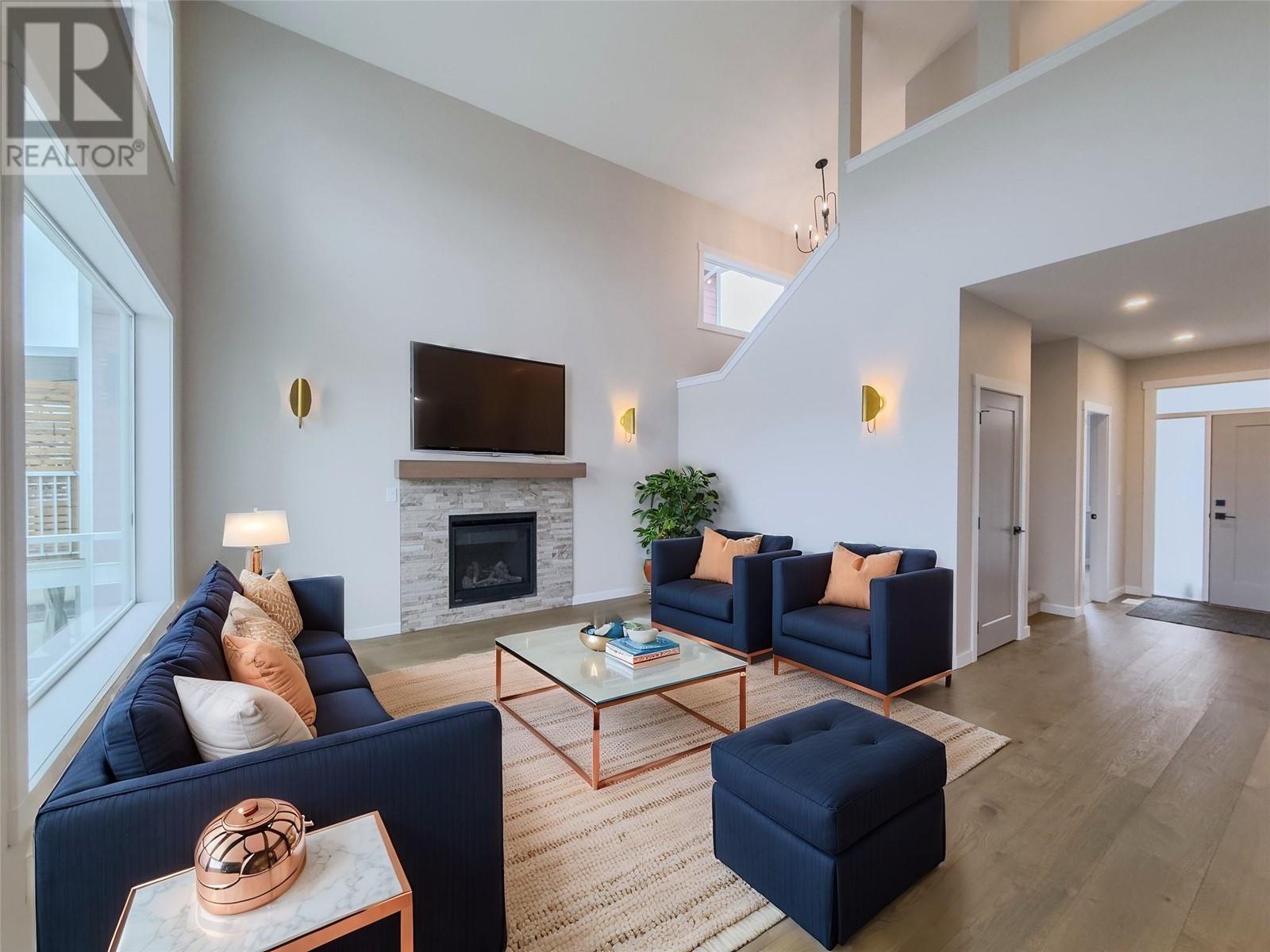 Property at 1571 EMERALD Drive image 4