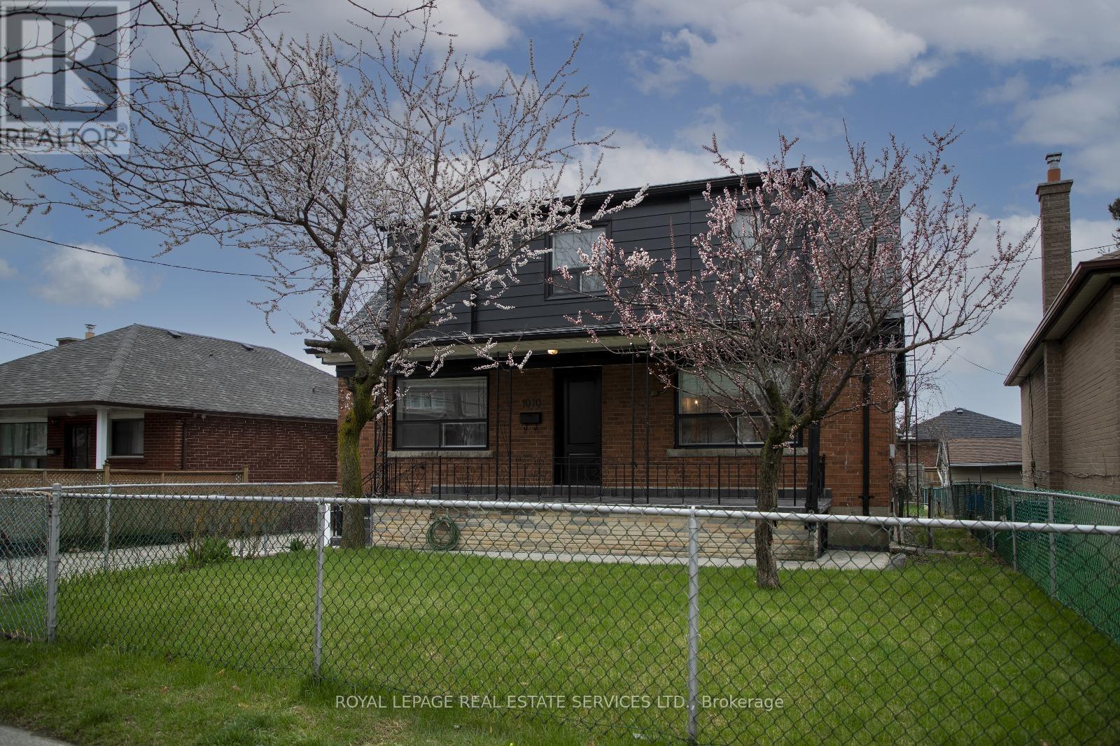 1010 Caledonia Road, Toronto (Yorkdale-Glen Park), Ontario  M6B 3Z1 - Photo 1 - W12144750