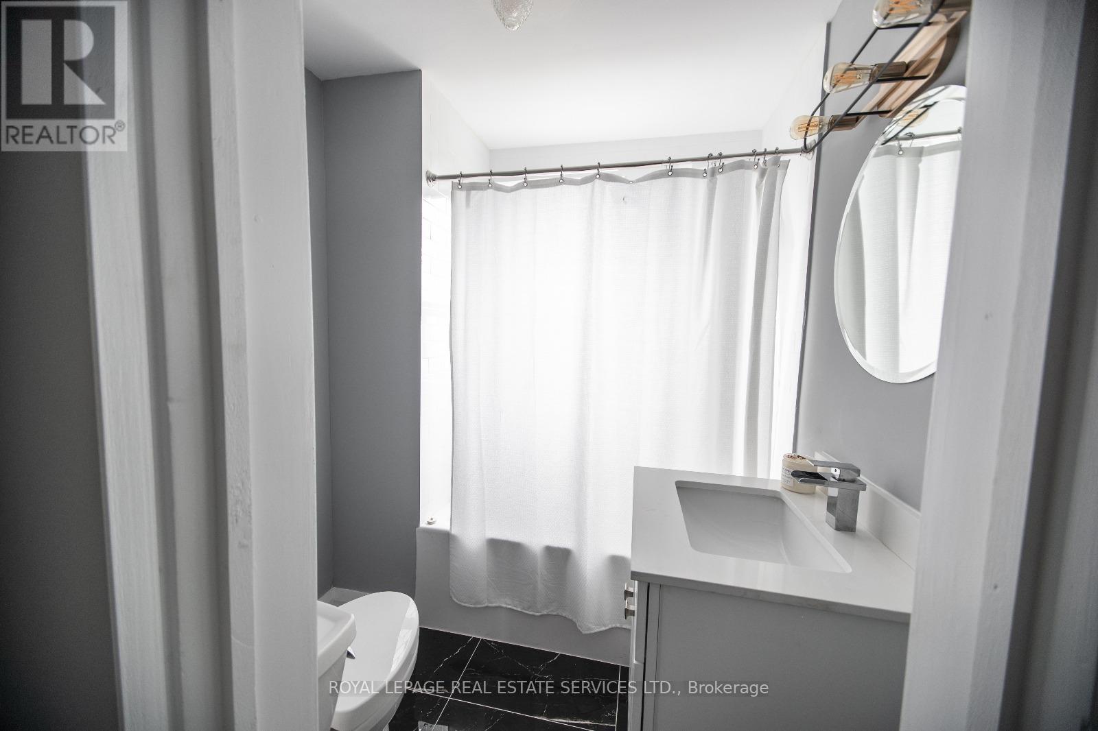 1010 Caledonia Road, Toronto (Yorkdale-Glen Park), Ontario  M6B 3Z1 - Photo 27 - W12144750