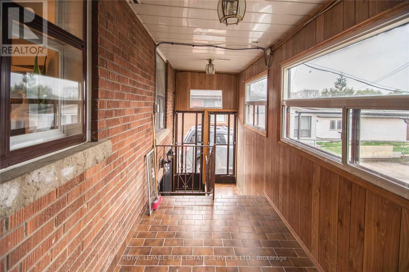 1010 Caledonia Road, Toronto (Yorkdale-Glen Park), Ontario  M6B 3Z1 - Photo 28 - W12144750