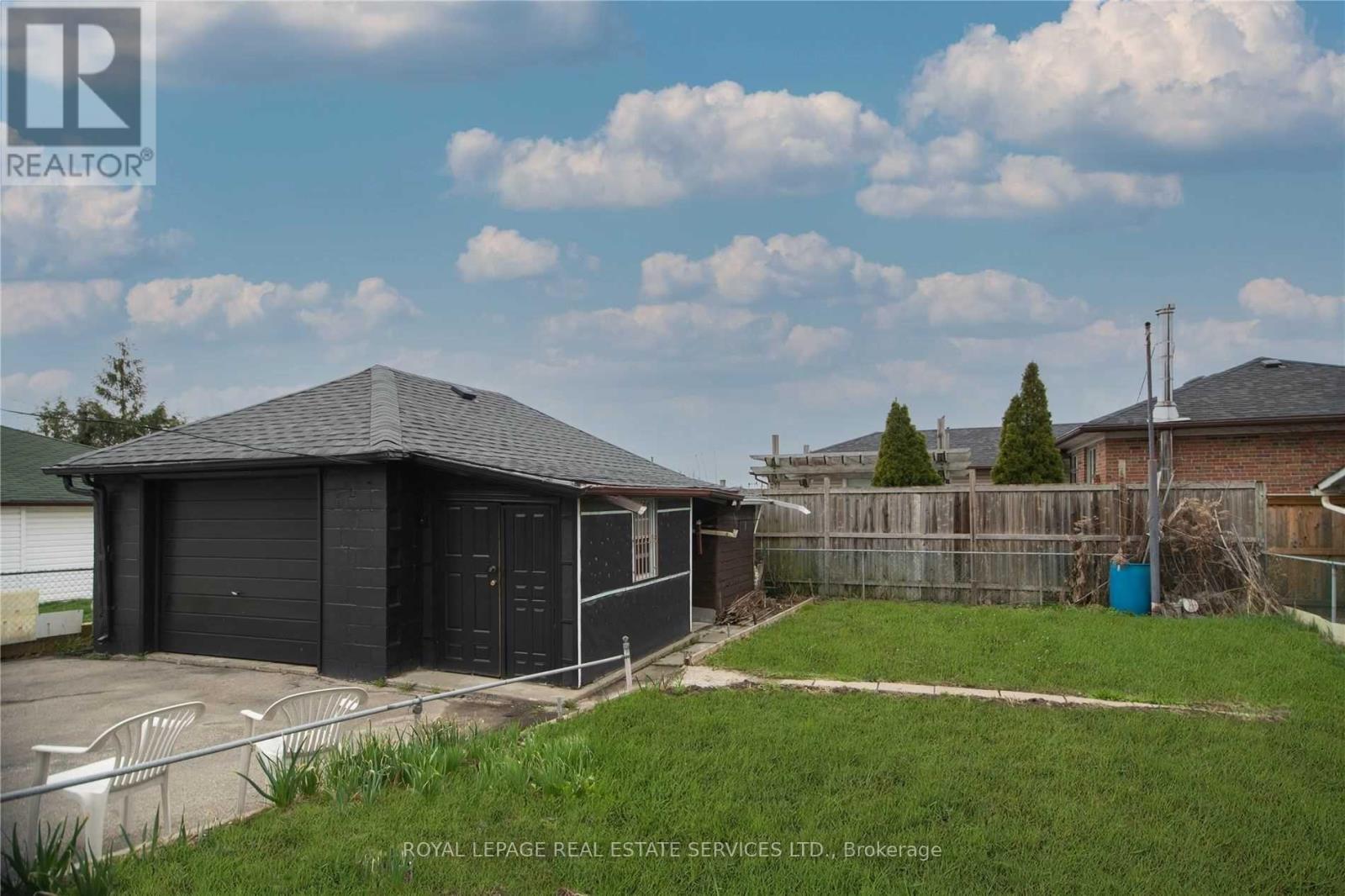 1010 Caledonia Road, Toronto (Yorkdale-Glen Park), Ontario  M6B 3Z1 - Photo 6 - W12144750