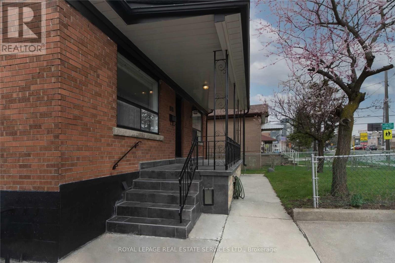 1010 Caledonia Road, Toronto (Yorkdale-Glen Park), Ontario  M6B 3Z1 - Photo 7 - W12144750