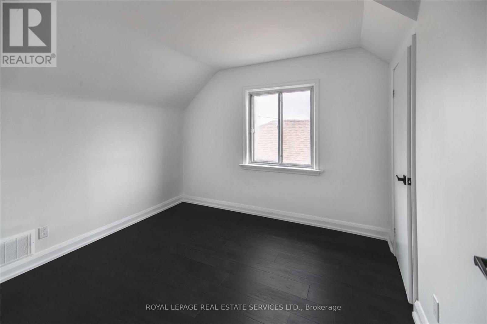 1010 Caledonia Road, Toronto (Yorkdale-Glen Park), Ontario  M6B 3Z1 - Photo 38 - W12144750