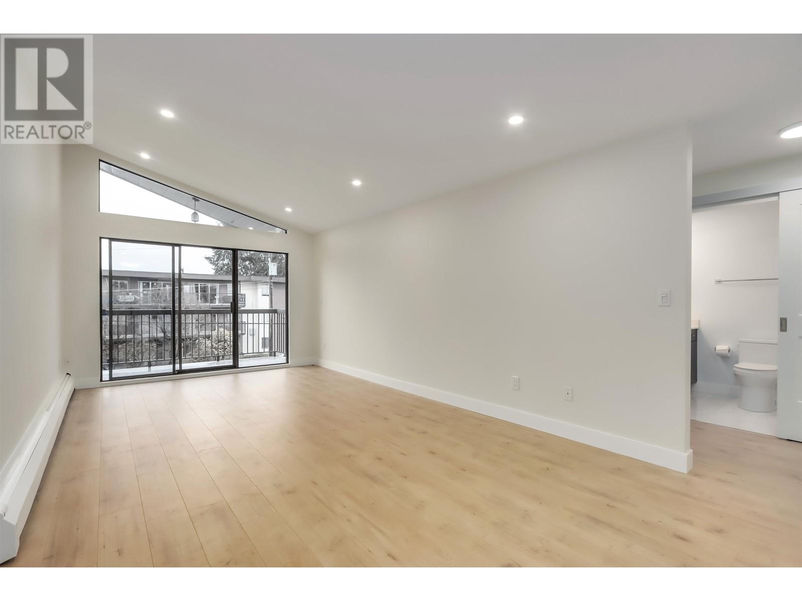 305 2910 Ontario Street, Vancouver, British Columbia  V5T 2Y6 - Photo 2 - R2999766