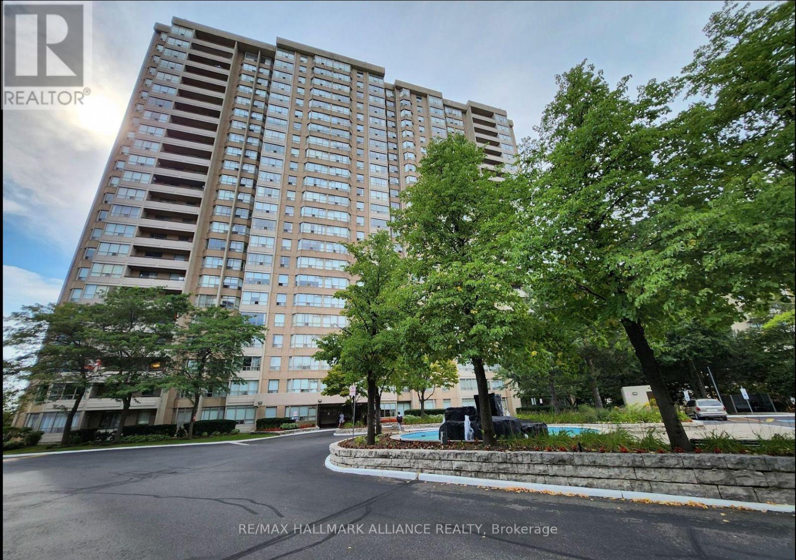 Property at 307 - 30 MALTA AVENUE image 2
