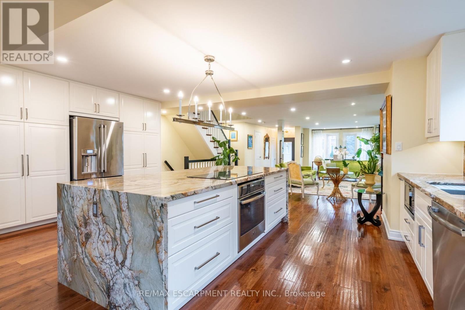 91 Edgewater Drive, Hamilton, Ontario  L8E 4Z2 - Photo 12 - X12035110
