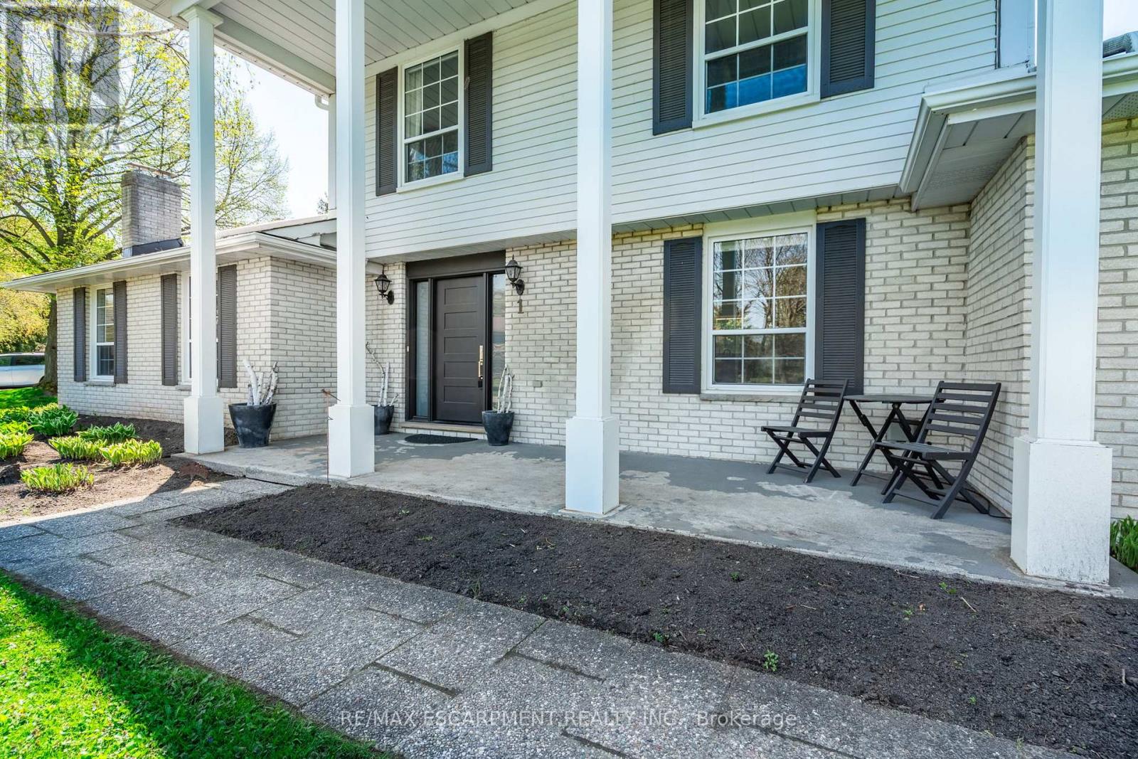 1 Acredale Drive, Hamilton (Carlisle), Ontario  L0R 1H2 - Photo 4 - X12002695
