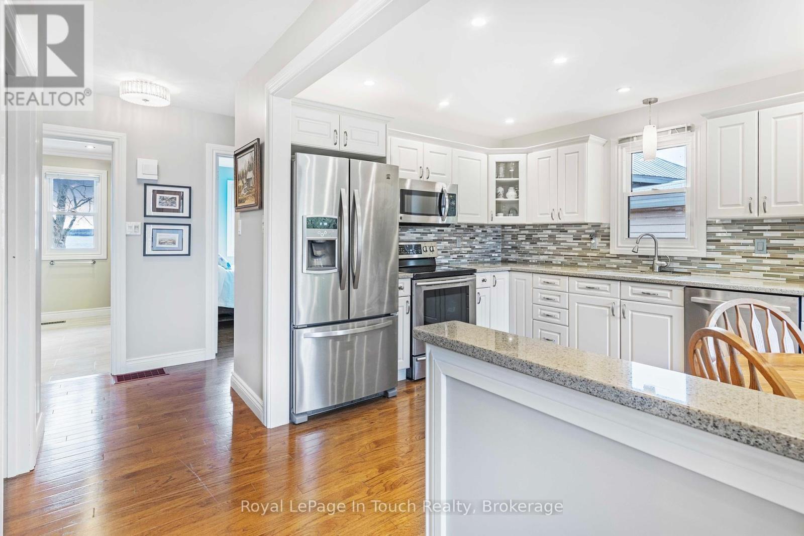 278 Robins Point Road, Tay, Ontario  L0K 2A0 - Photo 4 - S12144969