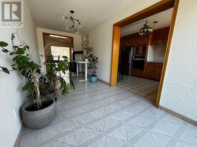 137 Evelyn Avenue, Toronto, Ontario  M6P 2Z6 - Photo 12 - W12088376