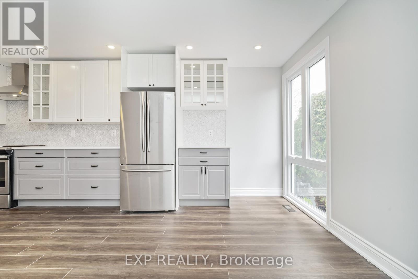 Property at 52 DOWNSVIEW CRESCENT image 4