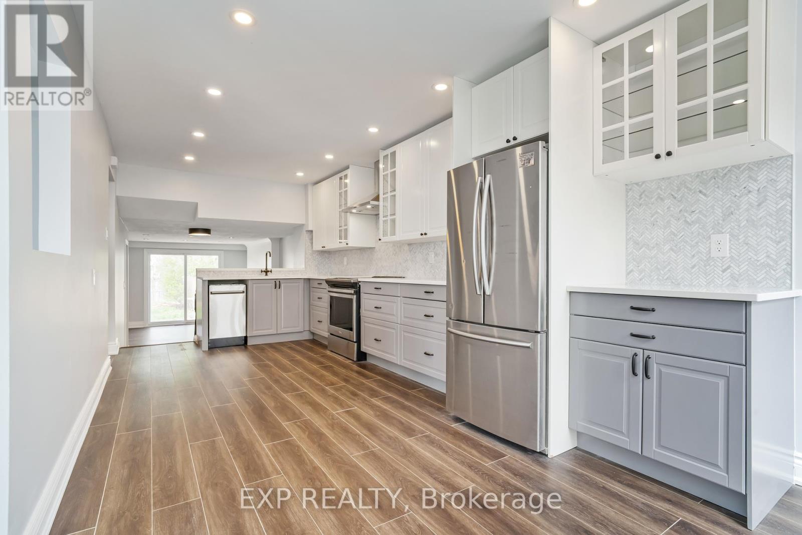 Property at 52 DOWNSVIEW CRESCENT image 5