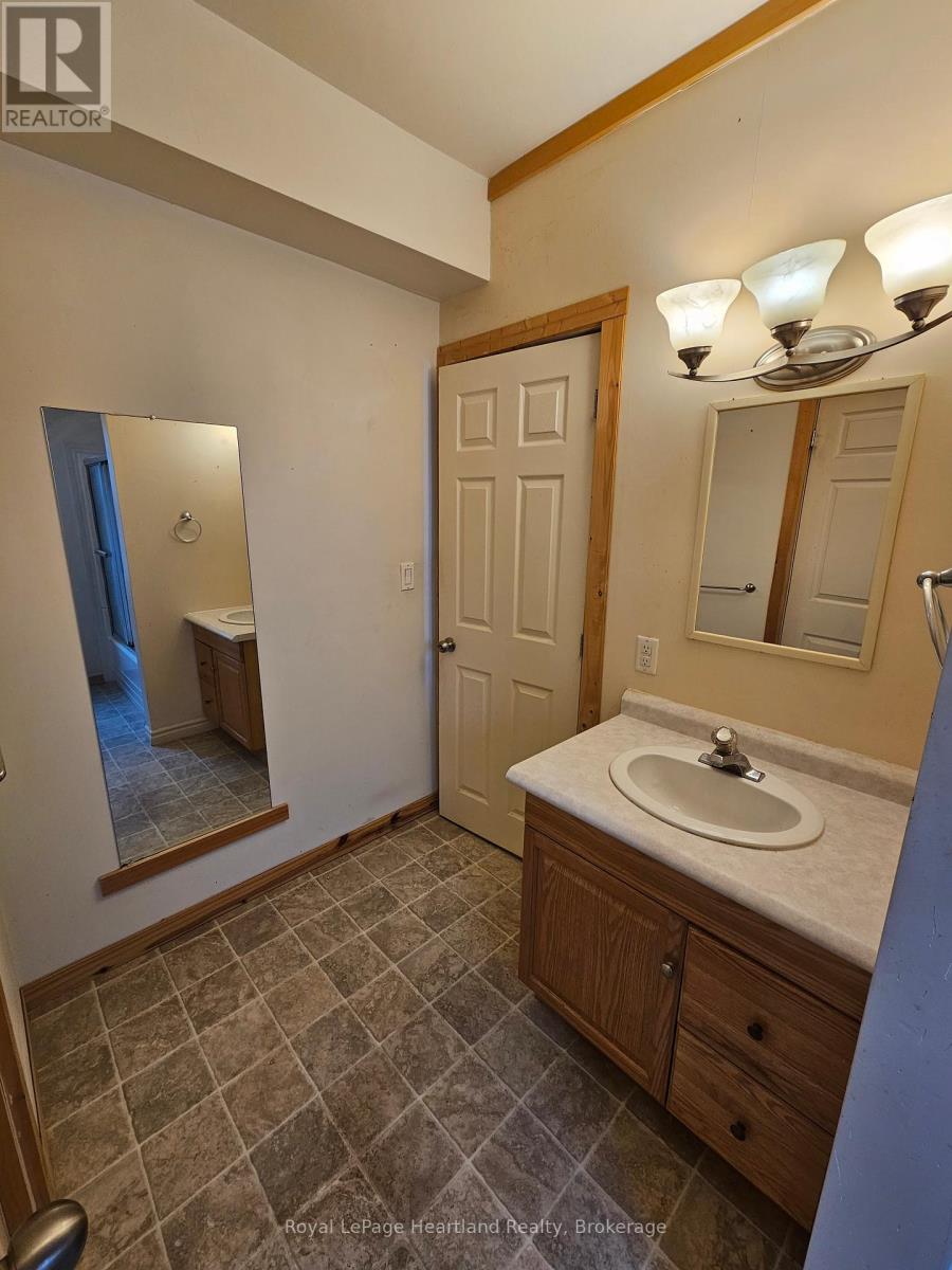 43 Trafalgar Street, Goderich, Ontario  N7A 1T3 - Photo 11 - X12144984