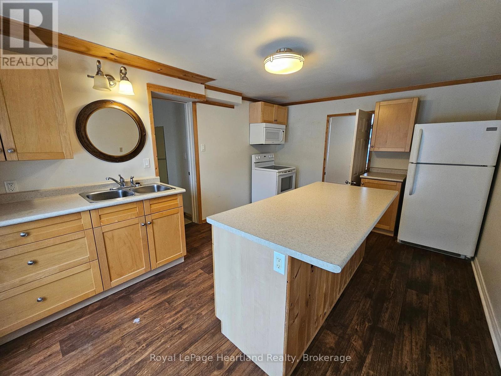 43 Trafalgar Street, Goderich, Ontario  N7A 1T3 - Photo 2 - X12144984