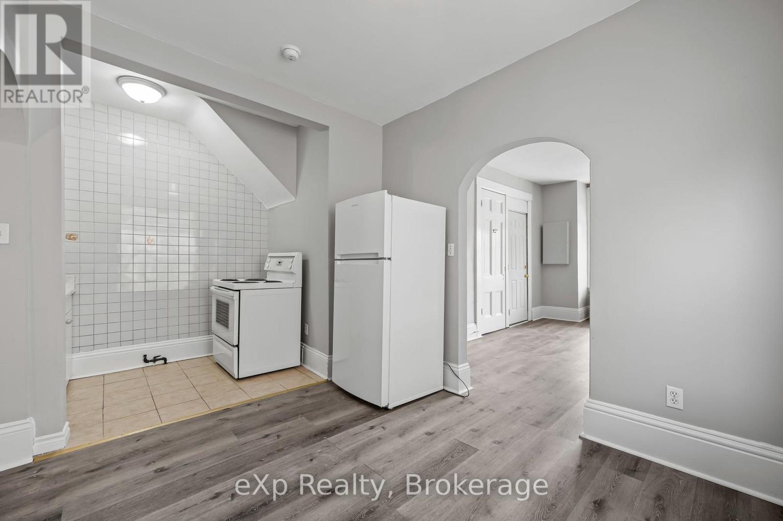 242 Dalhousie Street, Brantford, Ontario  N3S 3T9 - Photo 10 - X12145002