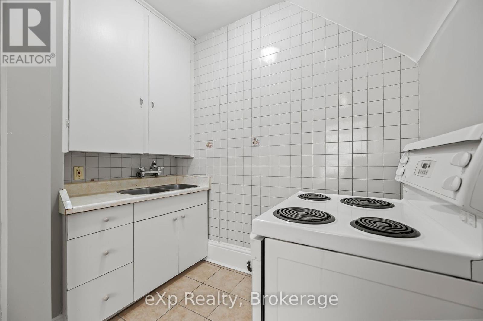 242 Dalhousie Street, Brantford, Ontario  N3S 3T9 - Photo 11 - X12145002