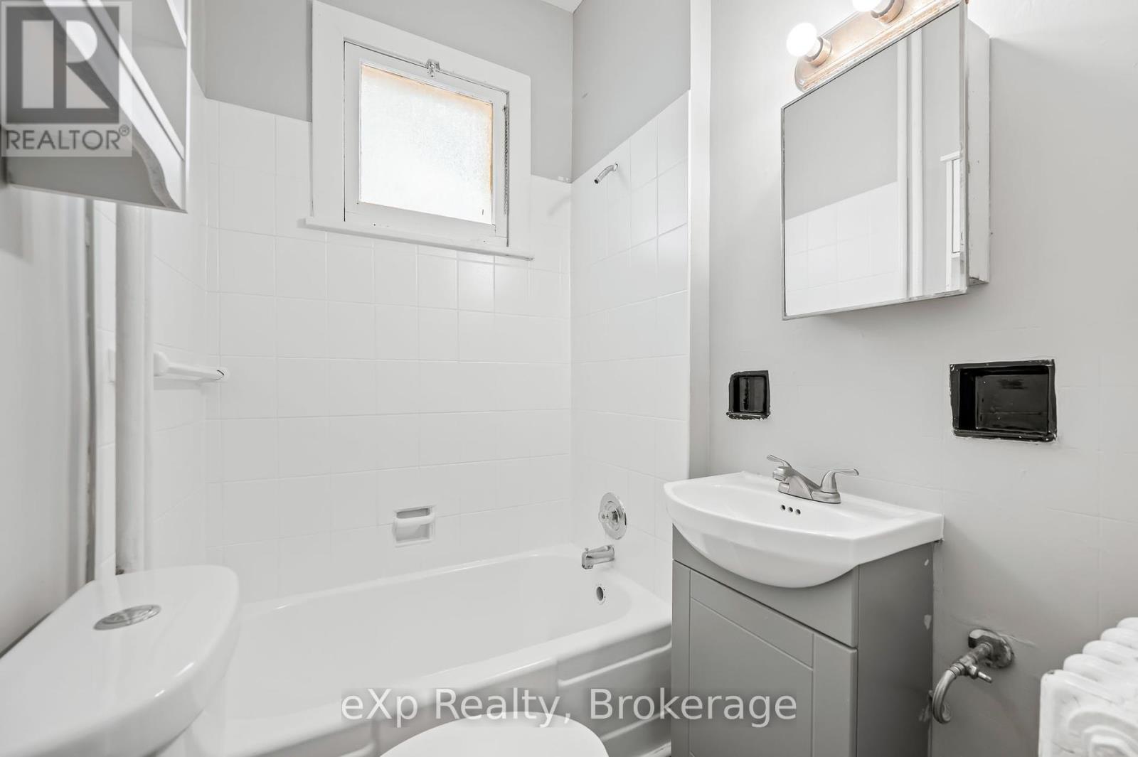 242 Dalhousie Street, Brantford, Ontario  N3S 3T9 - Photo 16 - X12145002
