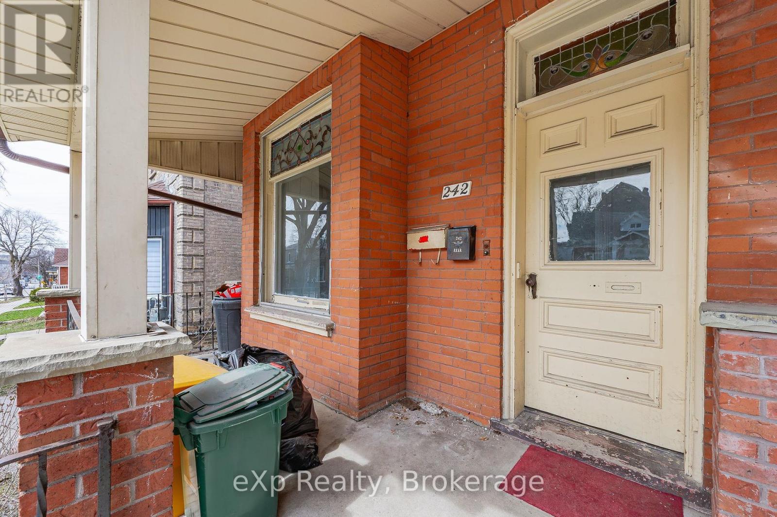 242 Dalhousie Street, Brantford, Ontario  N3S 3T9 - Photo 3 - X12145002