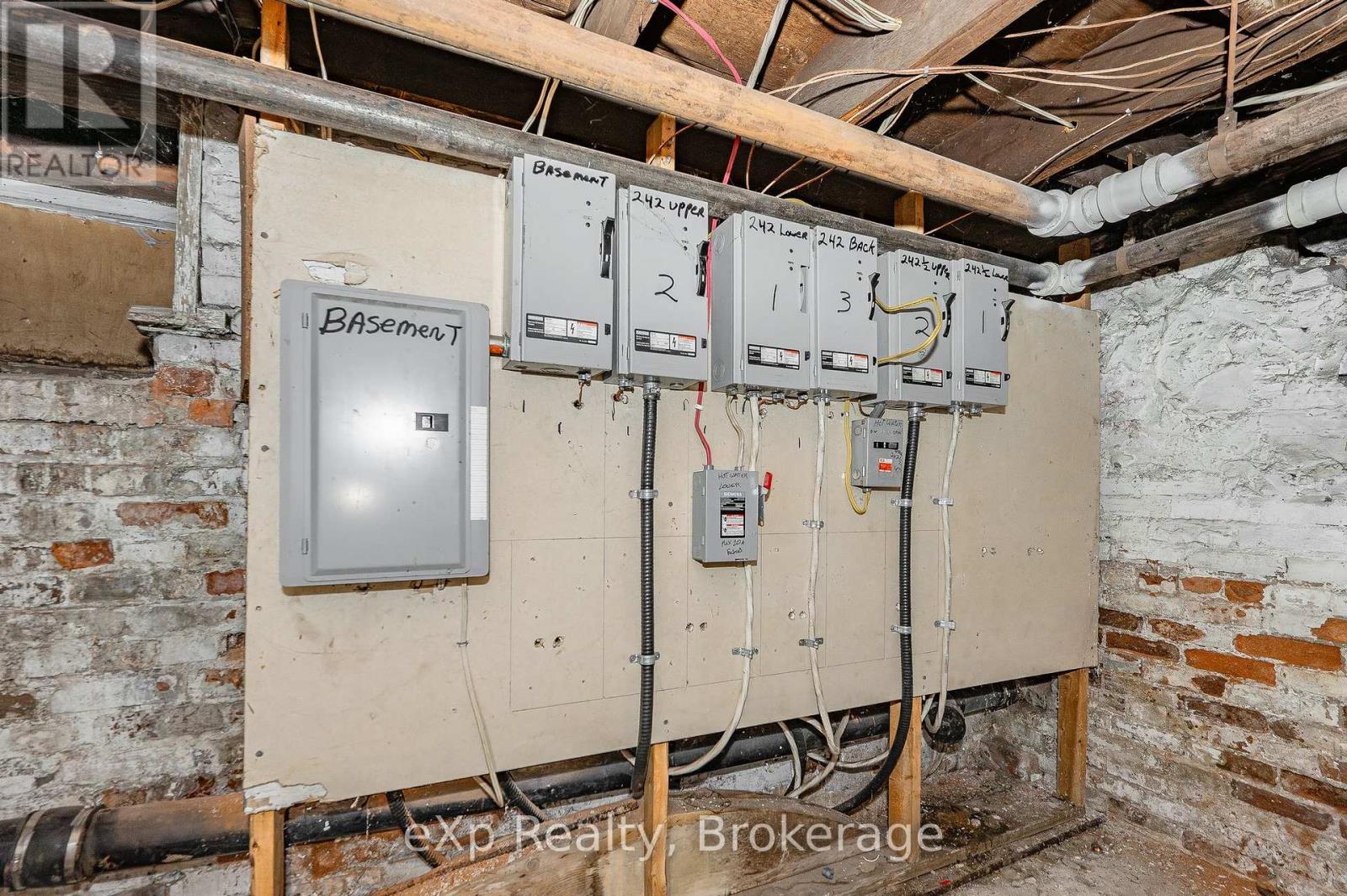 242 Dalhousie Street, Brant, Ontario  N3S 3T9 - Photo 31 - X12145002