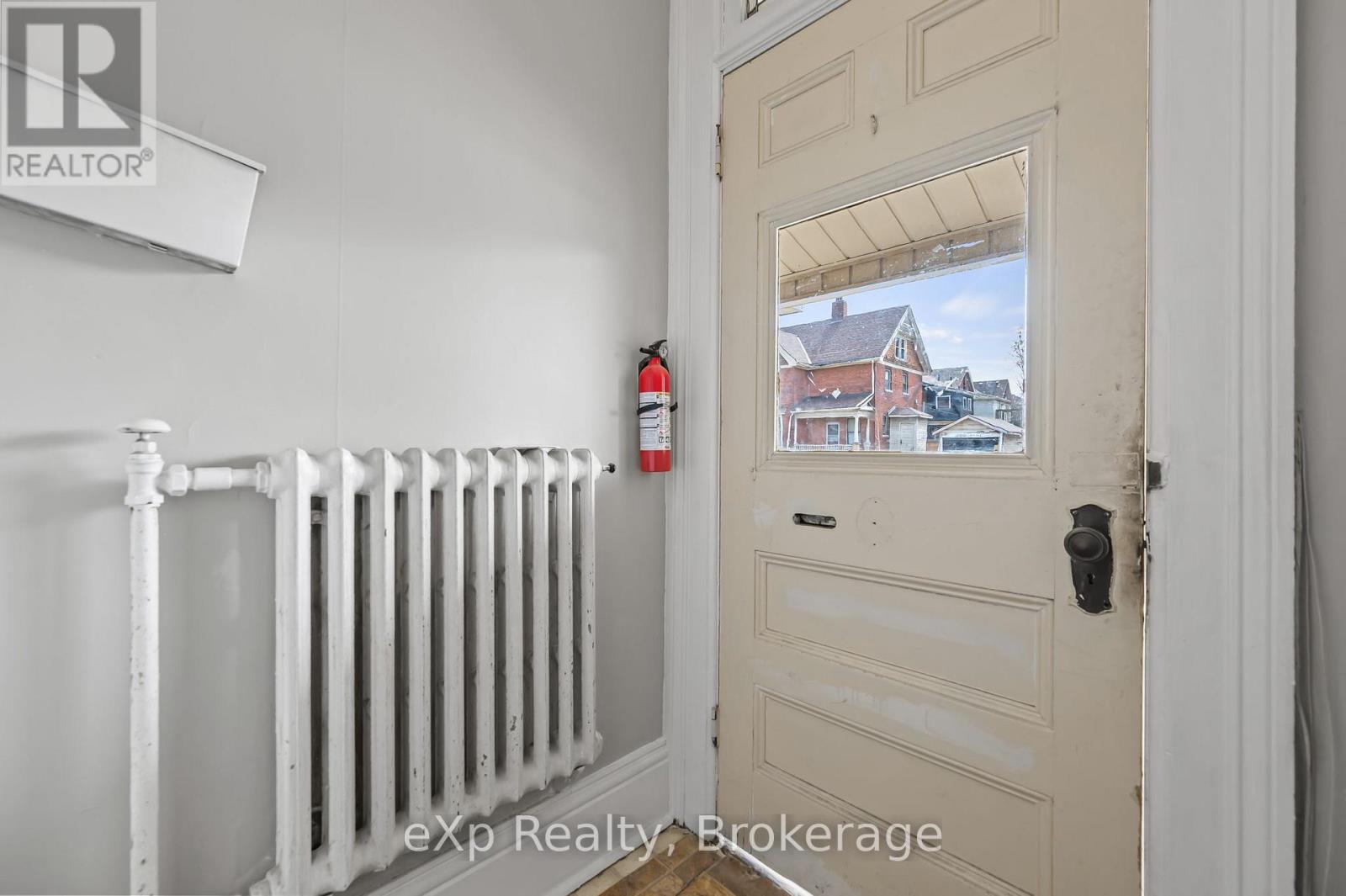 242 Dalhousie Street, Brantford, Ontario  N3S 3T9 - Photo 4 - X12145002