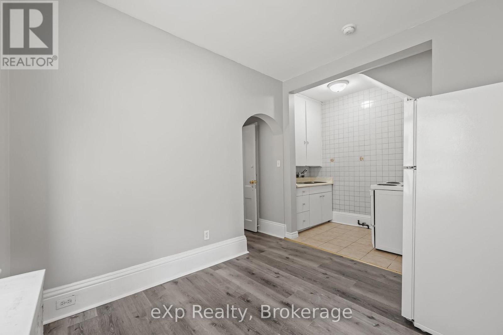 242 Dalhousie Street, Brantford, Ontario  N3S 3T9 - Photo 9 - X12145002