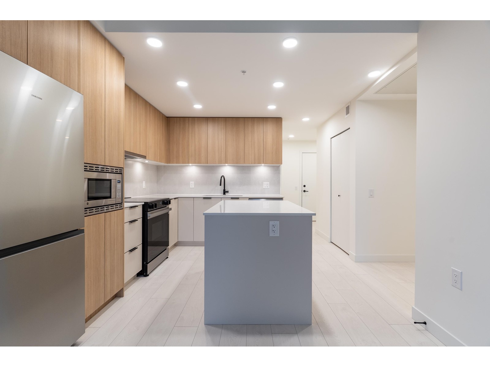 504 13439 94A AVENUE, Surrey, British Columbia