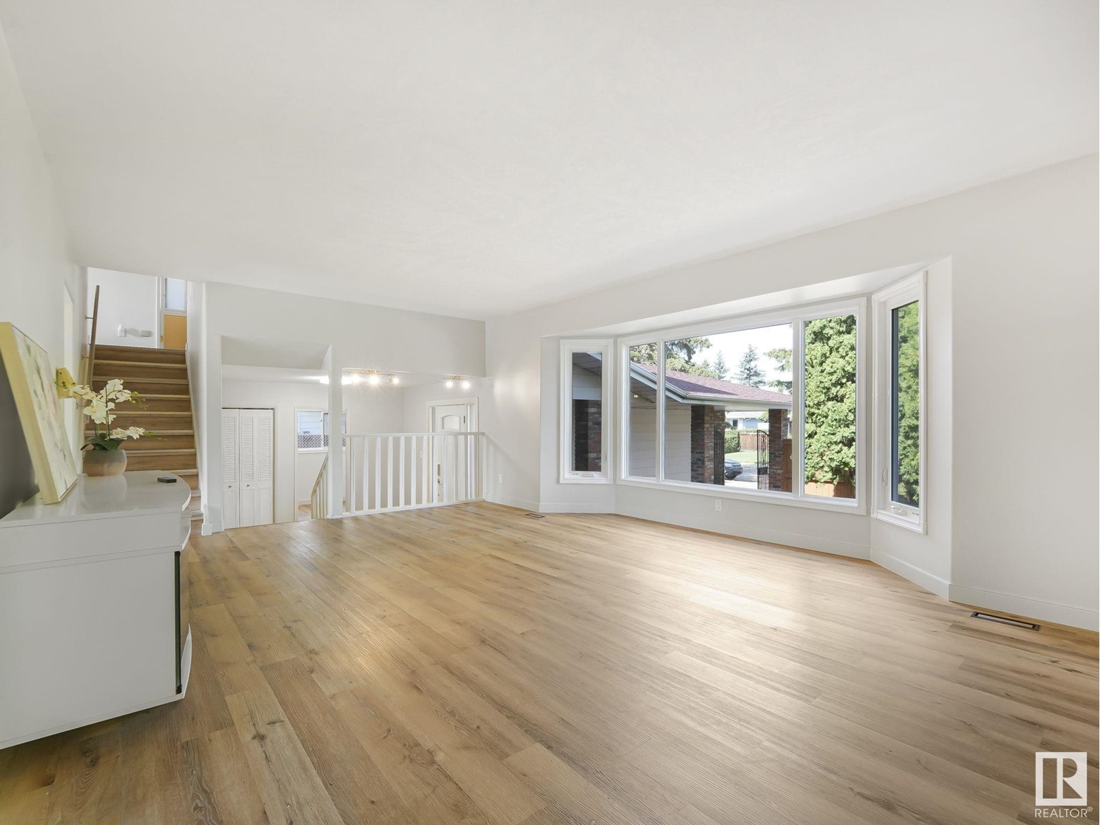 Property at 10405 31A AV NW image 3