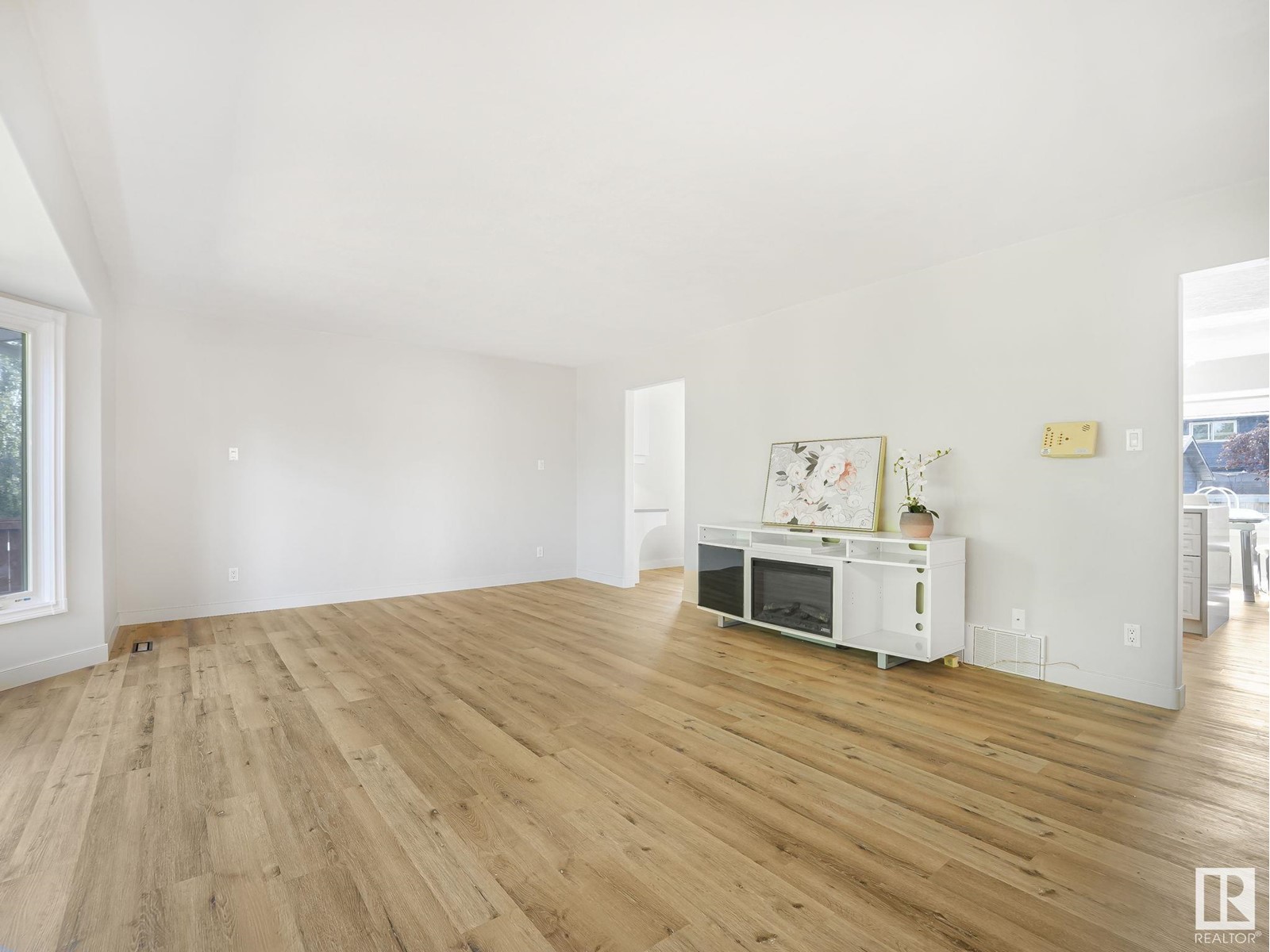 Property at 10405 31A AV NW image 4