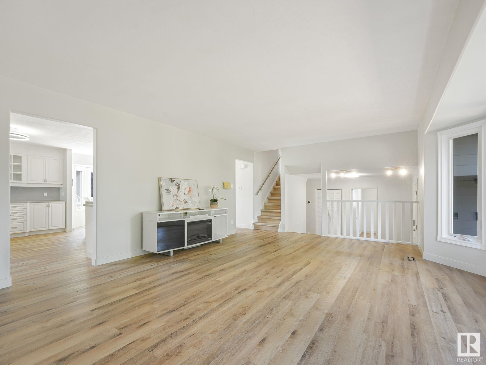 Property at 10405 31A AV NW image 5