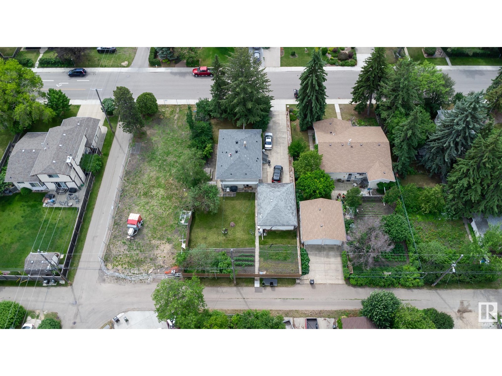 Property at 8316 73 AV NW image 1