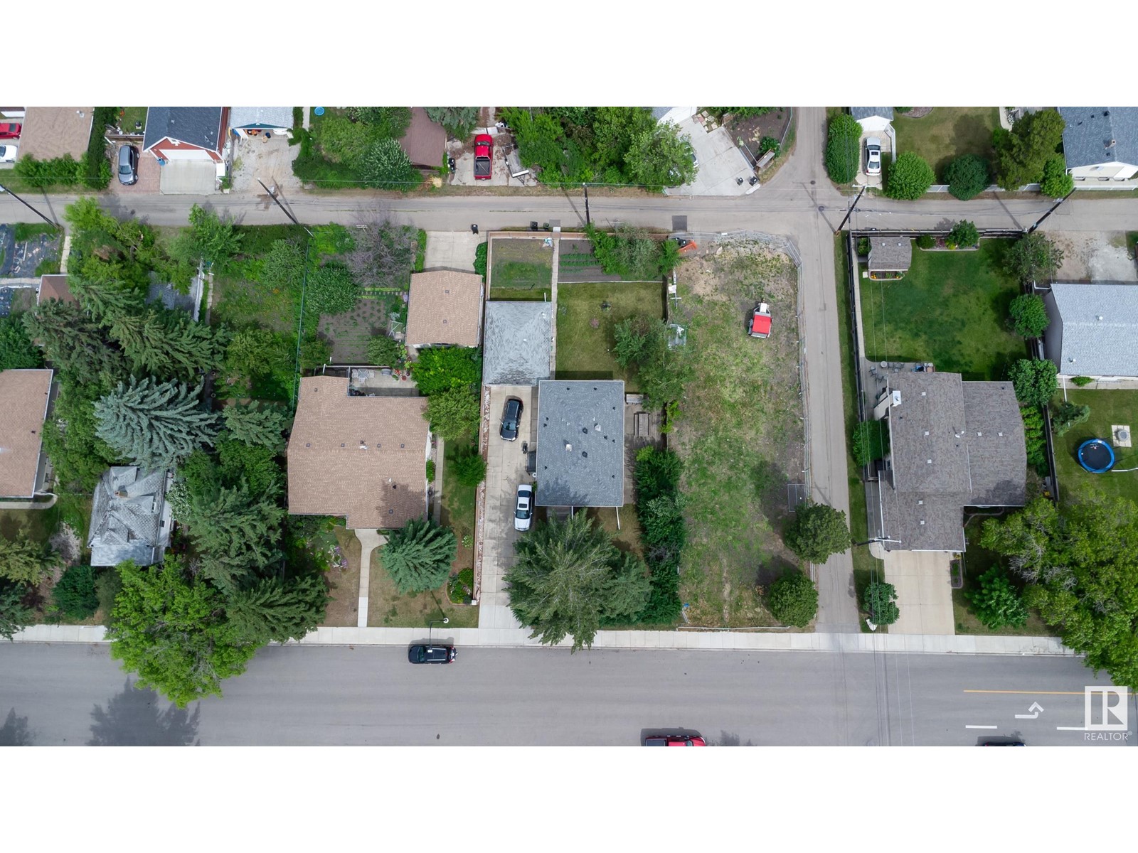 Property at 8316 73 AV NW image 2