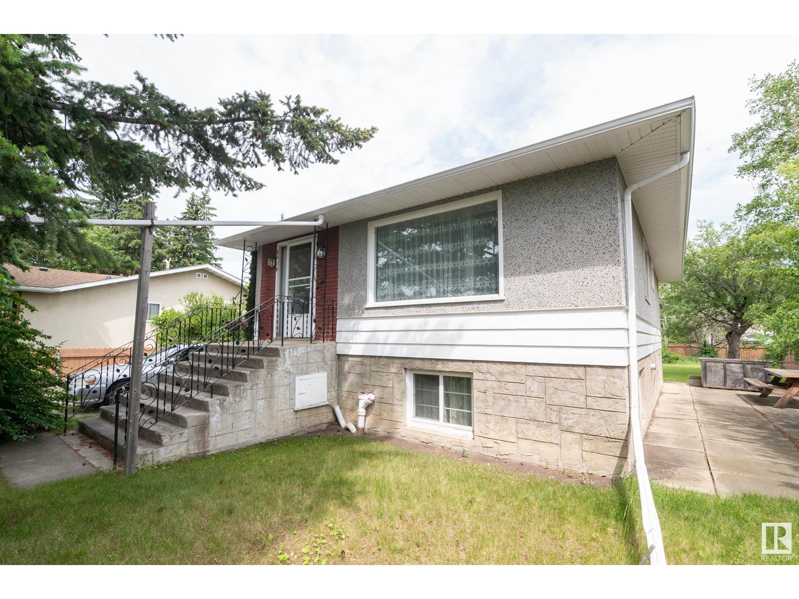 Property at 8316 73 AV NW image 4