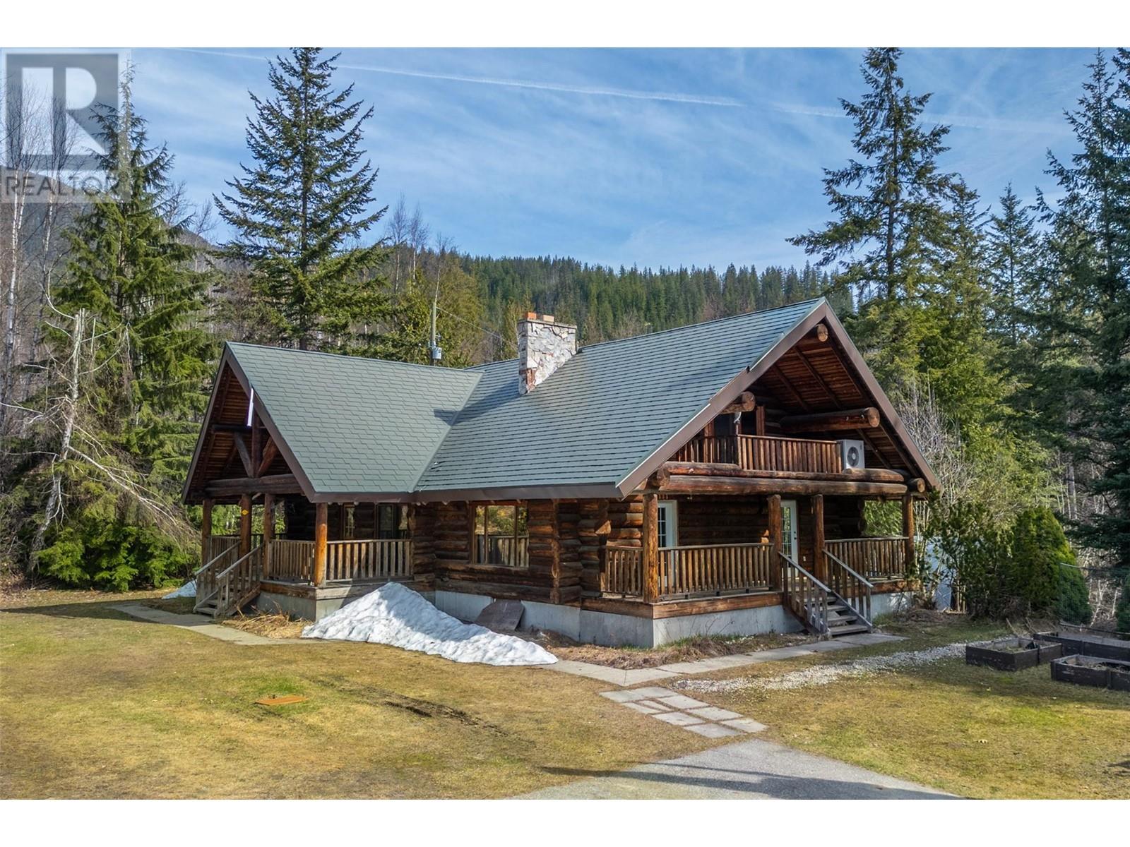 1130 Montana Place, Revelstoke, British Columbia  V0E 2S0 - Photo 3 - 10342148