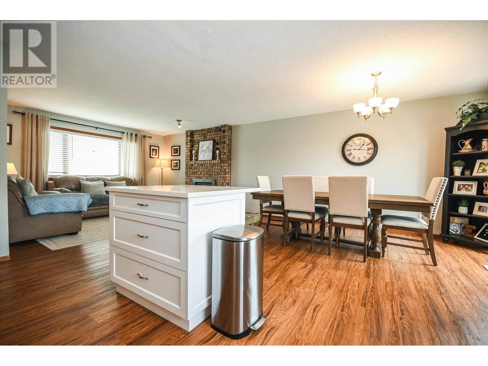Property at 2904 CHRISTOPHER CRESCENT image 3