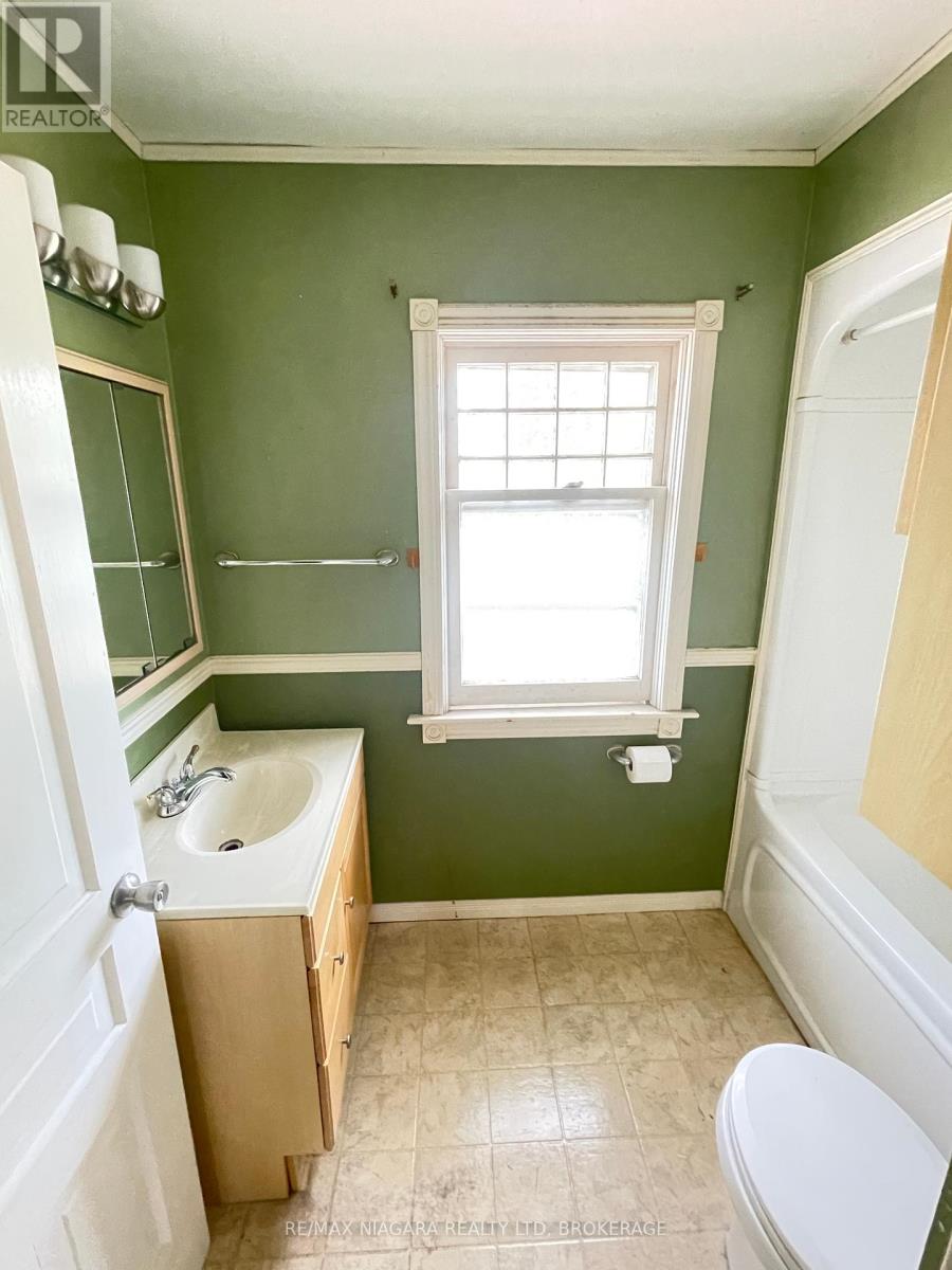 249 Russell Avenue, St. Catharines, Ontario  L2R 1X1 - Photo 19 - X12145086