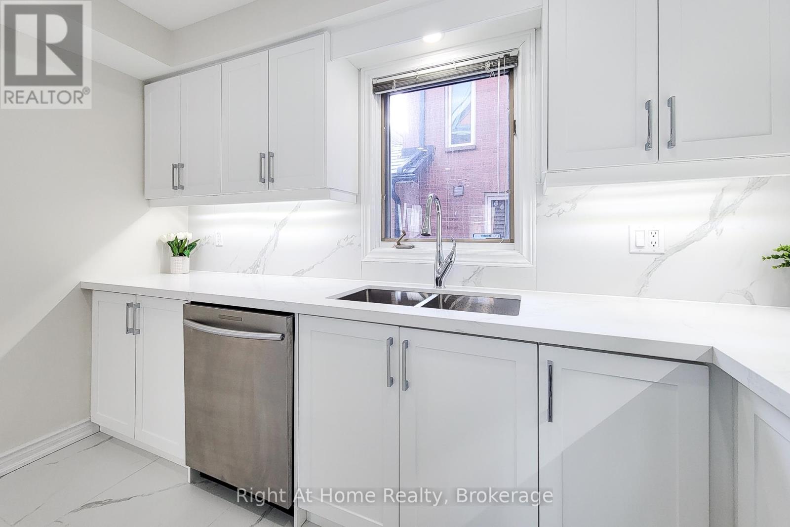 85 Meadowlands Boulevard, Hamilton, Ontario  L9K 1H8 - Photo 18 - X12027757