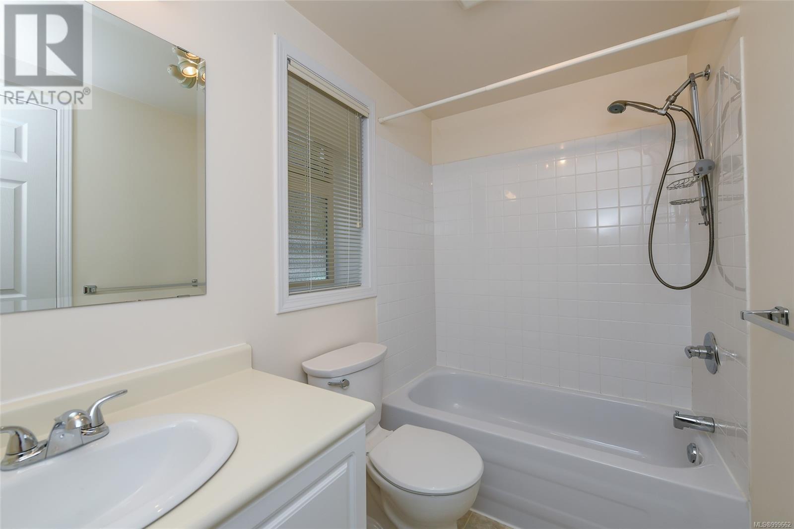 Property at 967 Malahat Dr image 4