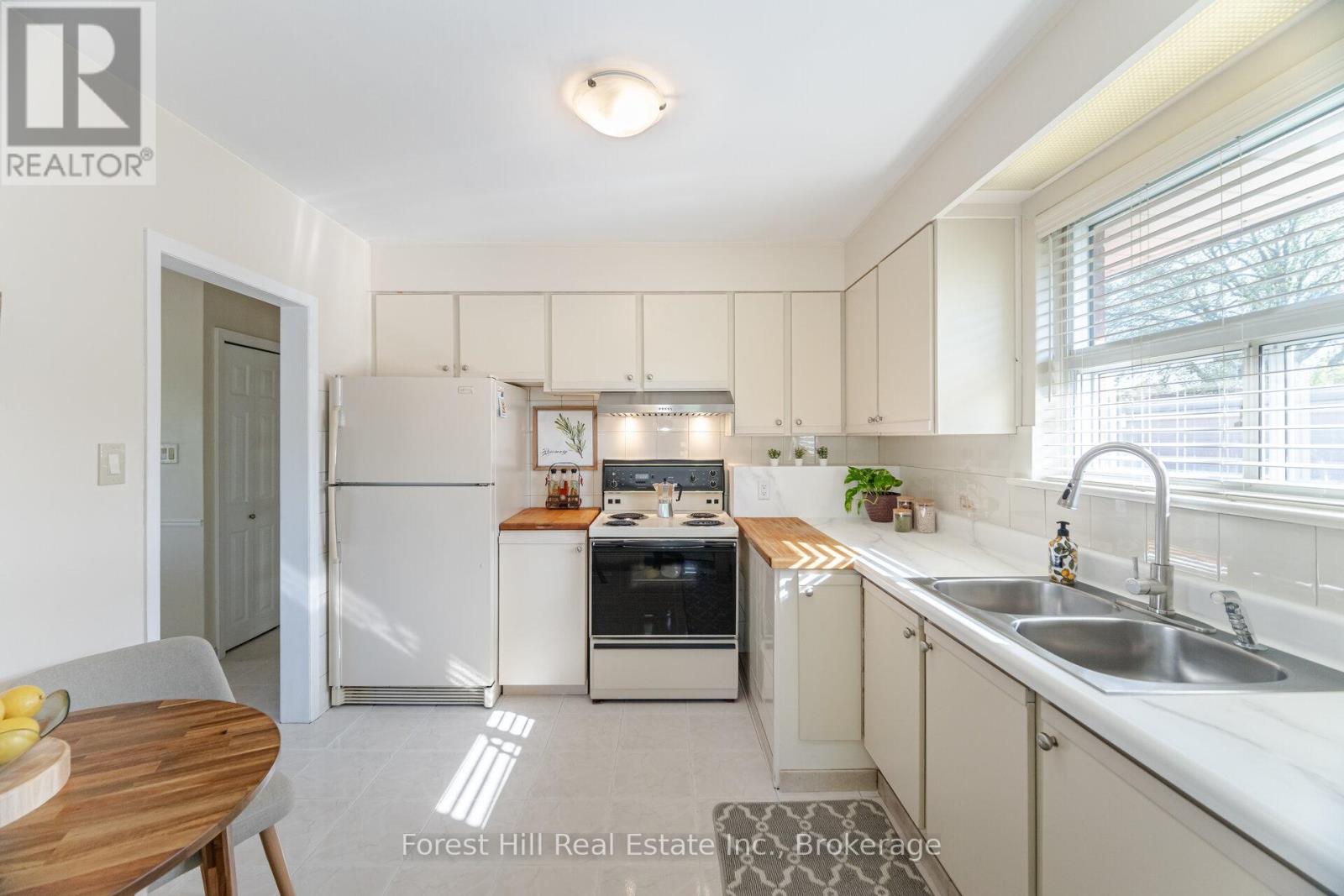 16 Bethwin Place, Toronto (Willowridge-Martingrove-Richview), Ontario  M9R 2C4 - Photo 13 - W12145089