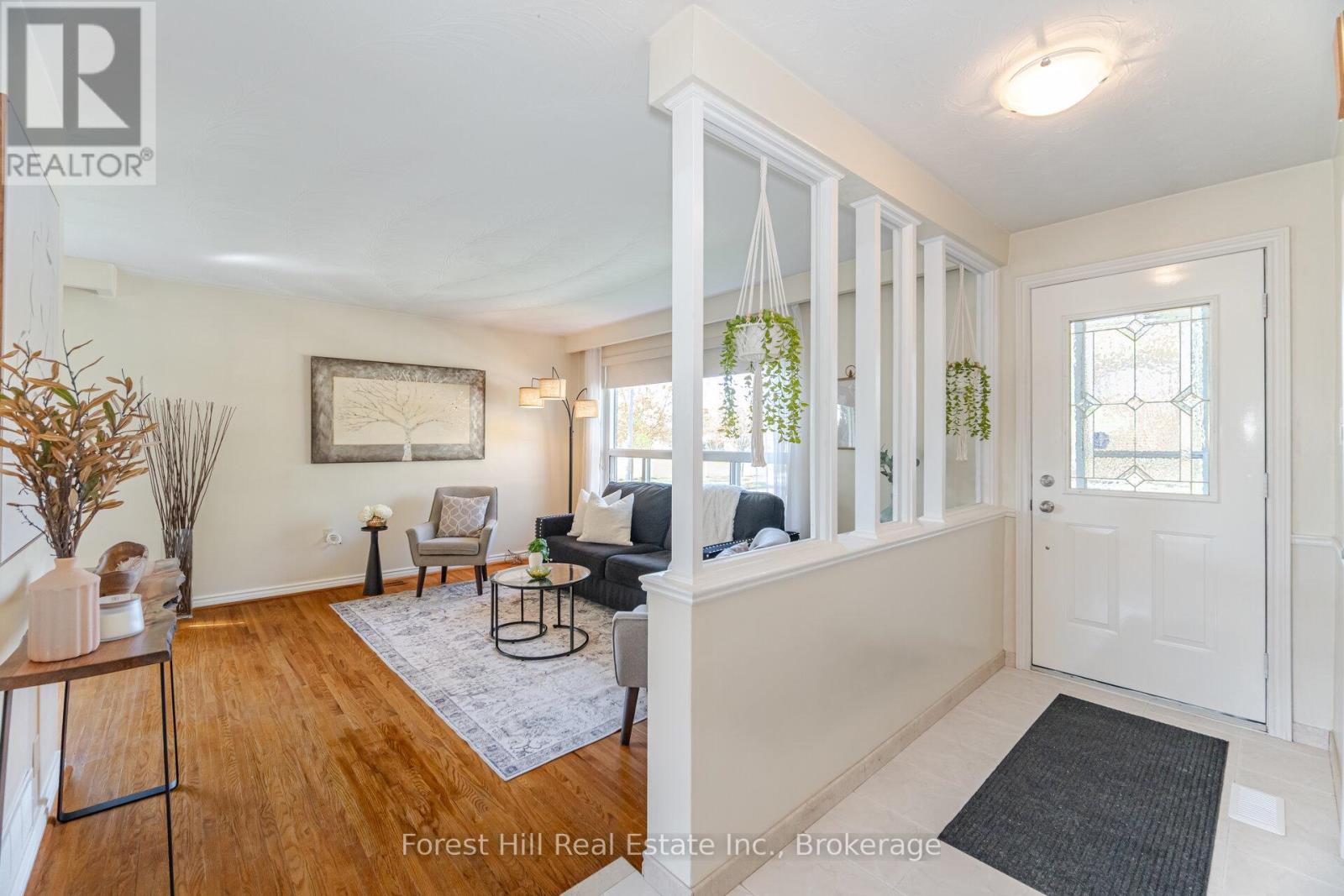 16 Bethwin Place, Toronto (Willowridge-Martingrove-Richview), Ontario  M9R 2C4 - Photo 8 - W12145089