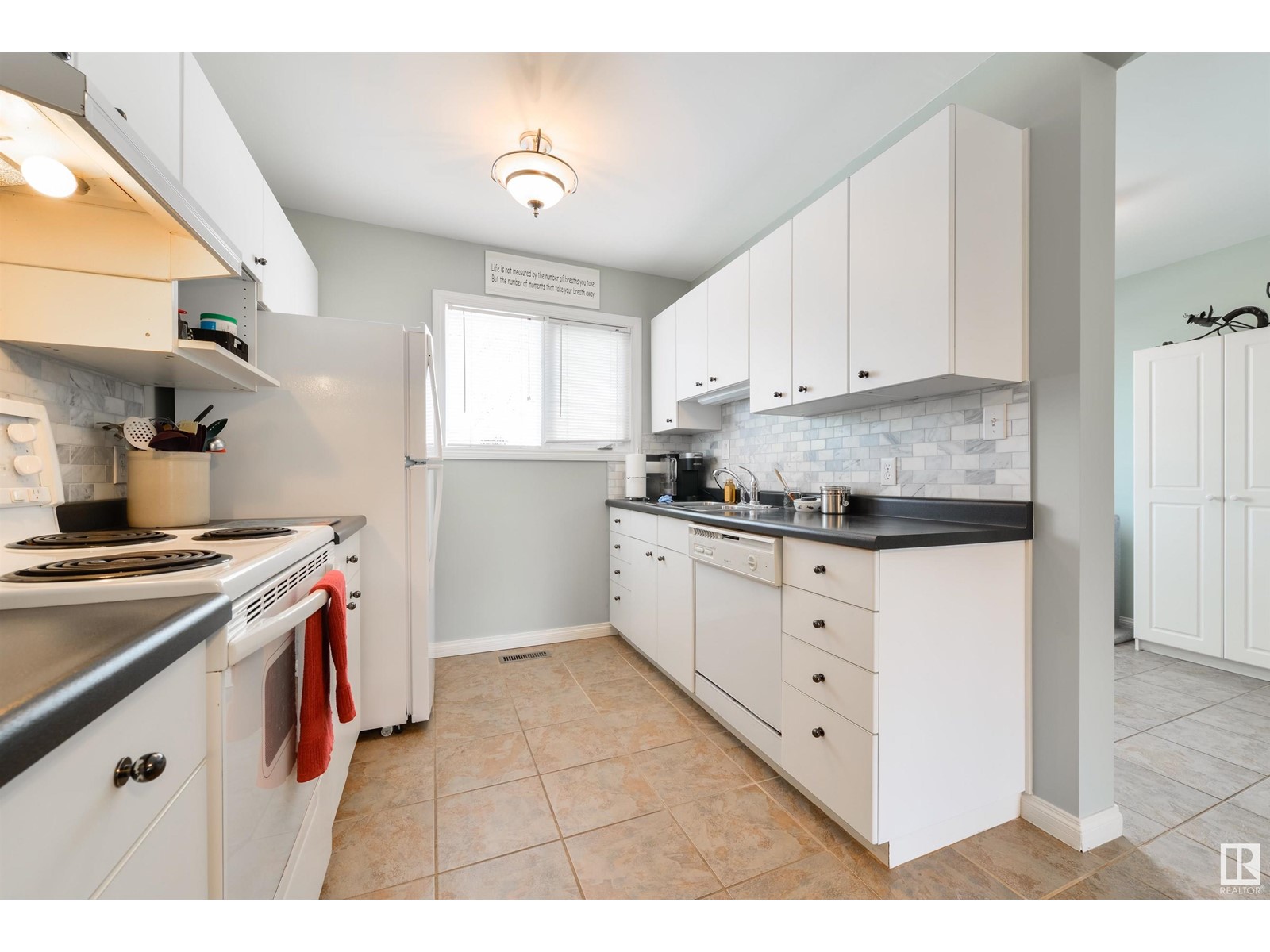 Property at 11387 22 AV NW NW image 4