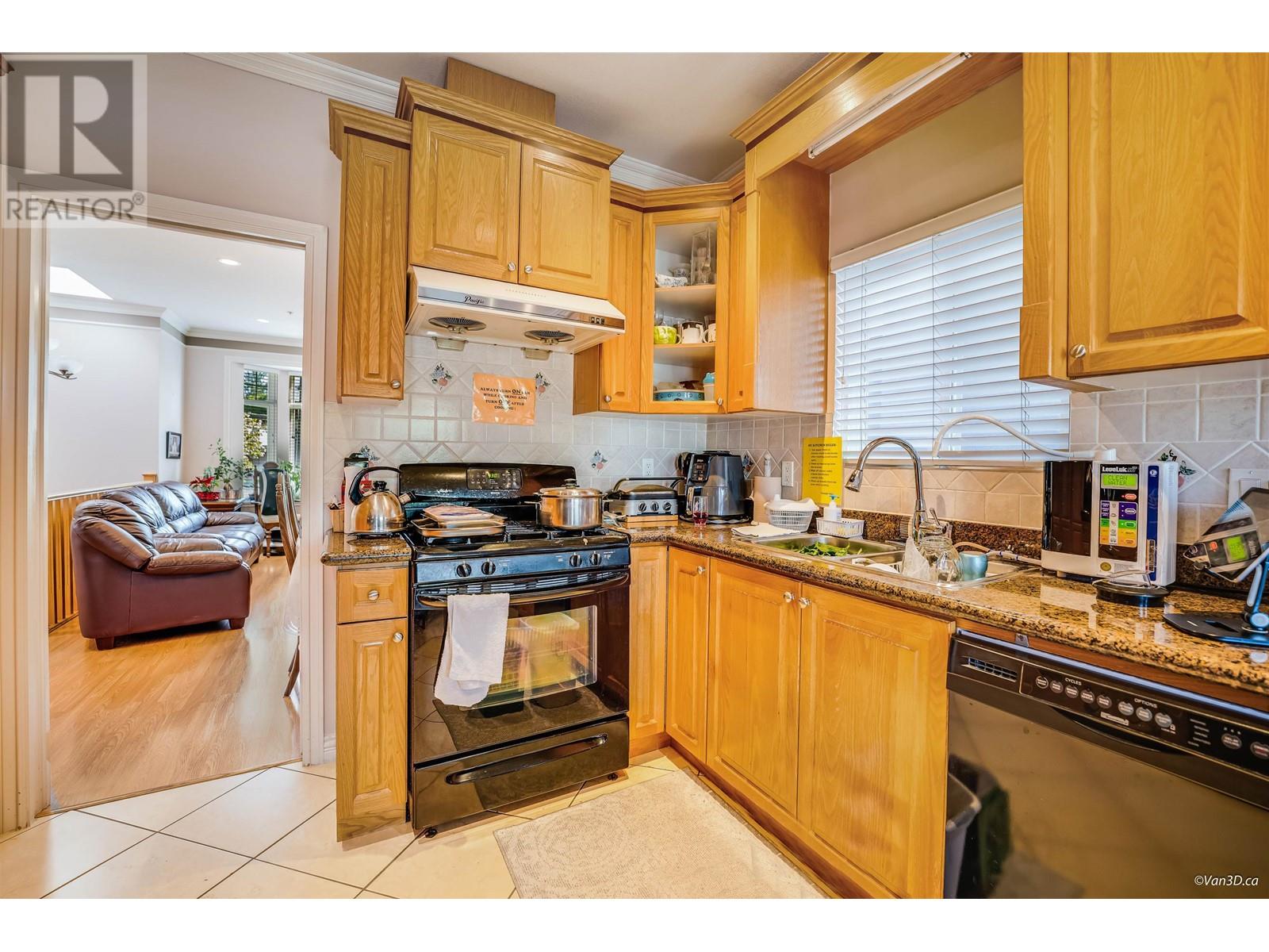 3021 E 29th Avenue, Vancouver, British Columbia  V5R 1V9 - Photo 5 - R3002174