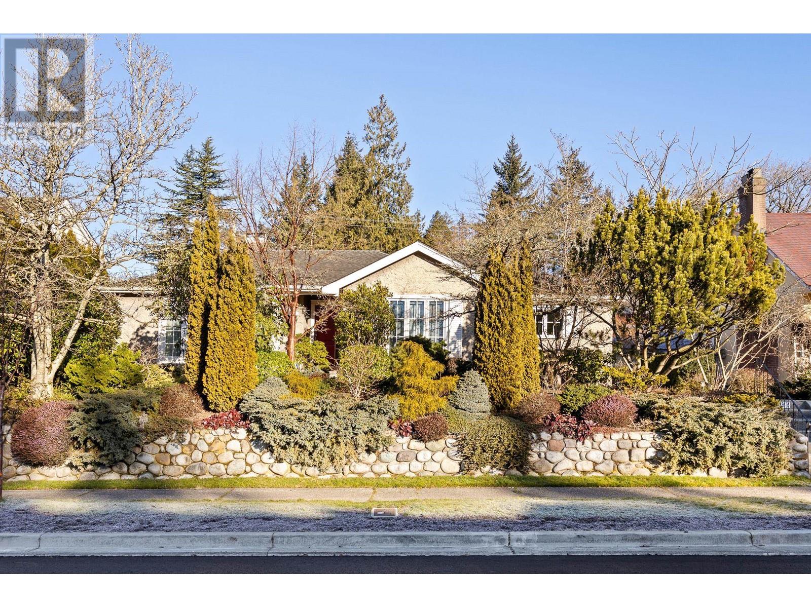 4755 W 7th Av Avenue, Vancouver, British Columbia  V6T 1C7 - Photo 1 - R3002155