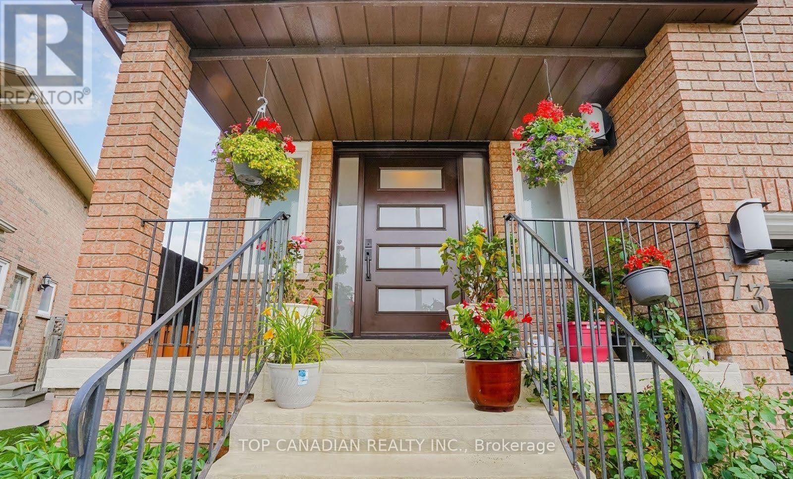73 Dunbarton Court, Richmond Hill, Ontario  L4C 8E9 - Photo 1 - N12144884