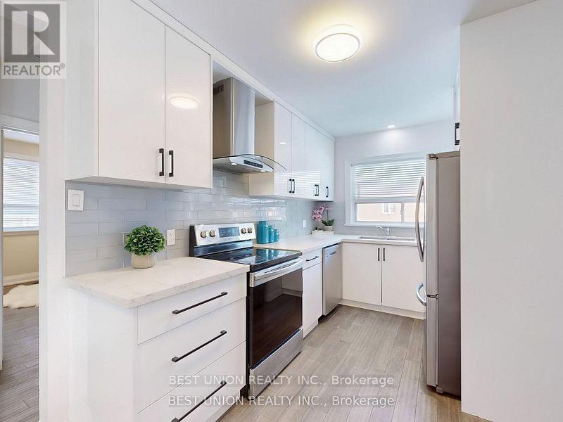 184 Lawrence Avenue, Richmond Hill, Ontario  L4C 1Z5 - Photo 11 - N12145003