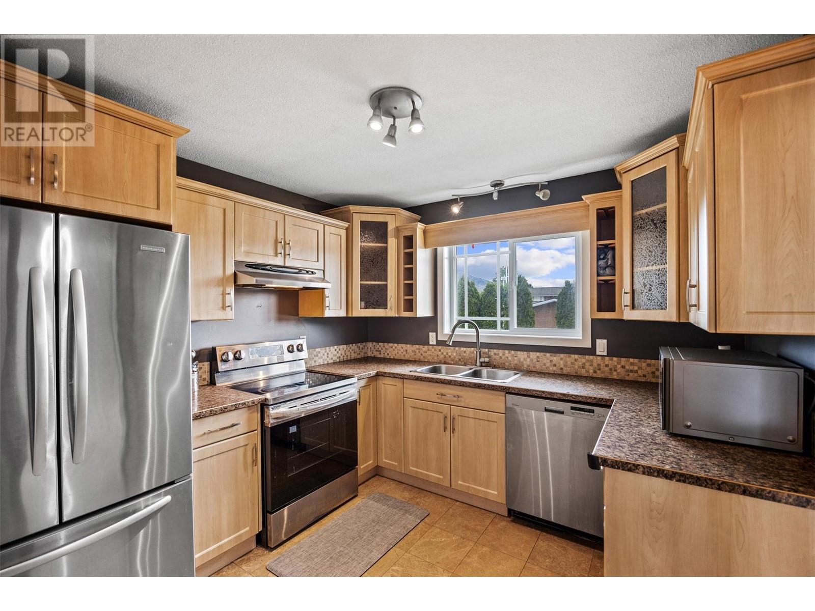 2203 Bossert Avenue, Kamloops, British Columbia  V2B 8H6 - Photo 10 - 10347717