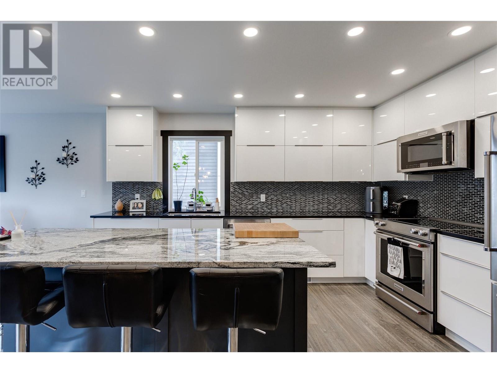 2094 Tomat Avenue, Kelowna, British Columbia  V1Z 3J2 - Photo 9 - 10347733