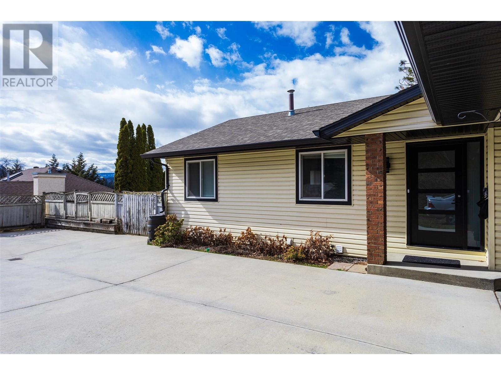 2094 Tomat Avenue, Kelowna, British Columbia  V1Z 3J2 - Photo 3 - 10347733