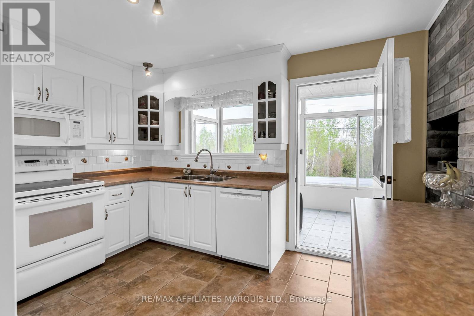 22061 Beauchamp Drive, South Glengarry, Ontario  K0C 1Z0 - Photo 11 - X12140298