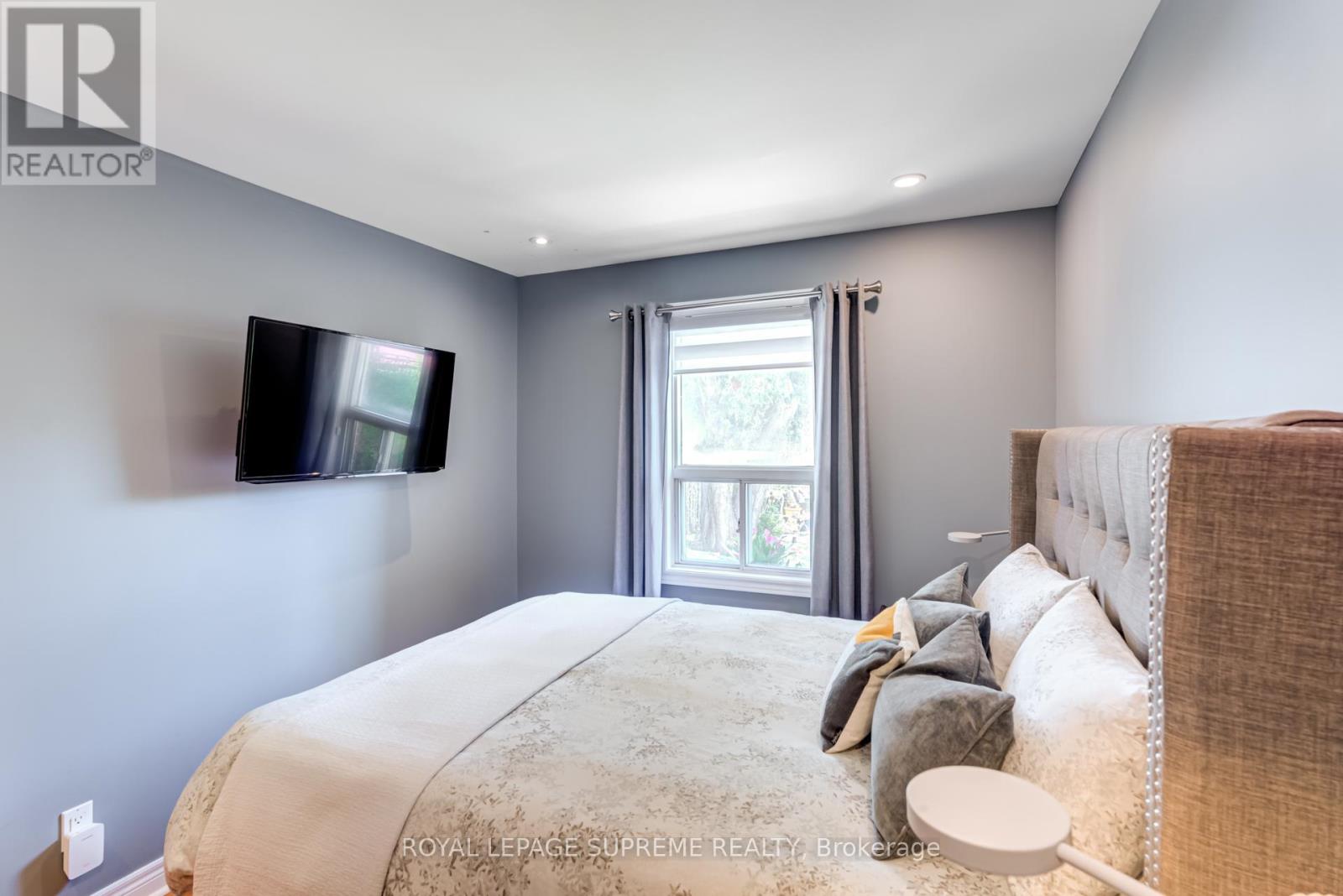 901 St Clarens Avenue, Toronto, Ontario  M6H 3X5 - Photo 14 - W12144848