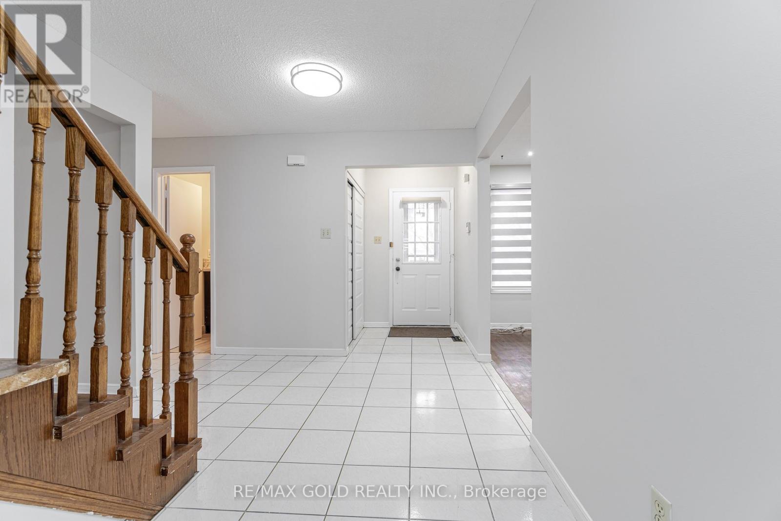 28 Burnhope Drive, Brampton, Ontario  L6X 3R7 - Photo 7 - W12144911
