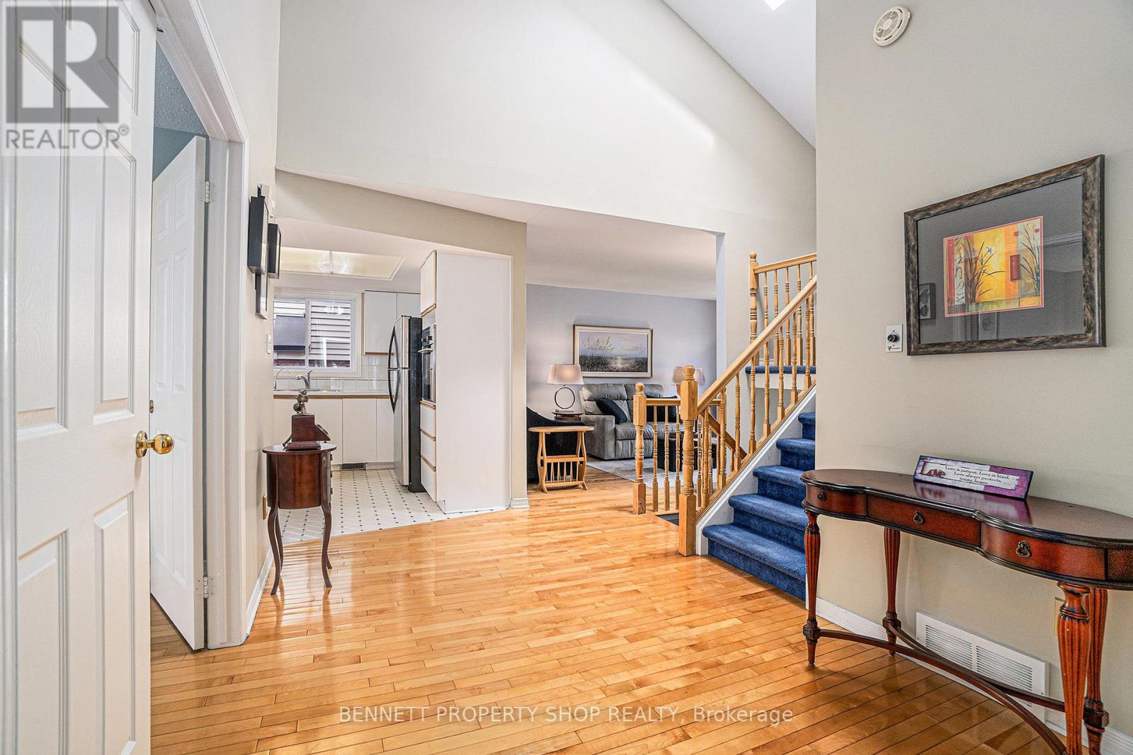 22 Gesner Court, Ottawa, Ontario  K2L 3K1 - Photo 4 - X12119898